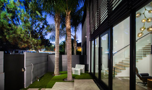 305 Venice Way, Venice CA 90291