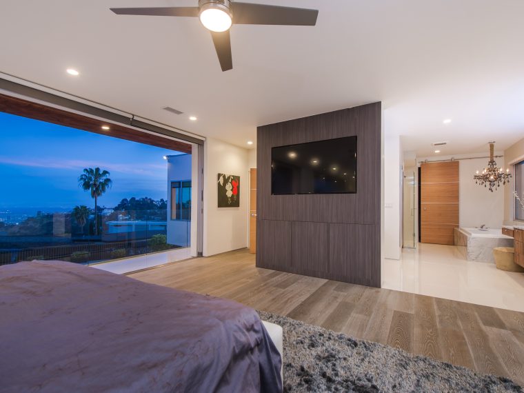 7984 Oceanus Dr, LOS ANGELES CA 90046
