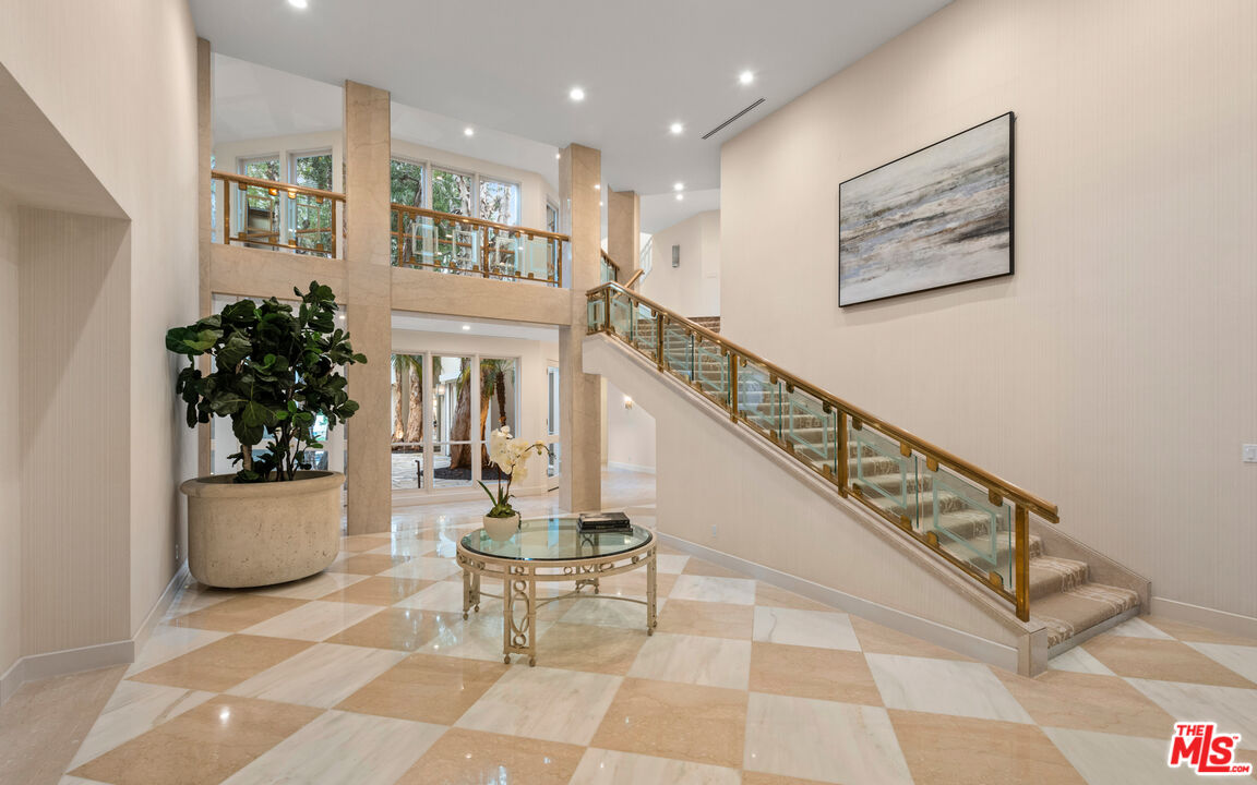 809 N. ALPINE DR, BEVERLY HILLS CA 90210