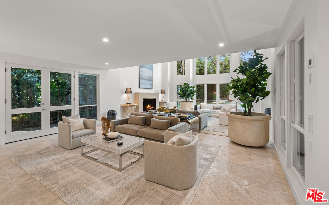 809 N. ALPINE DR, BEVERLY HILLS CA 90210