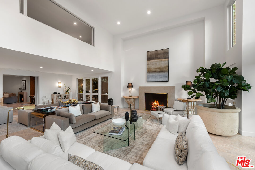 809 N. ALPINE DR, BEVERLY HILLS CA 90210