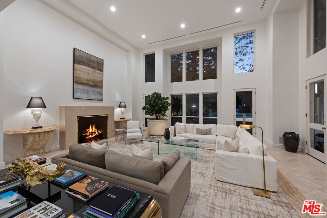 809 N. ALPINE DR, BEVERLY HILLS CA 90210