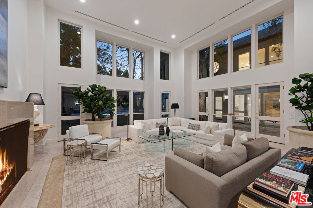 809 N. ALPINE DR, BEVERLY HILLS CA 90210