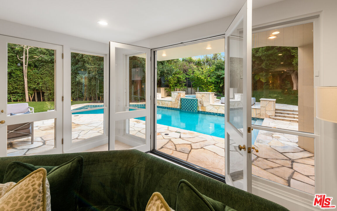 809 N. ALPINE DR, BEVERLY HILLS CA 90210