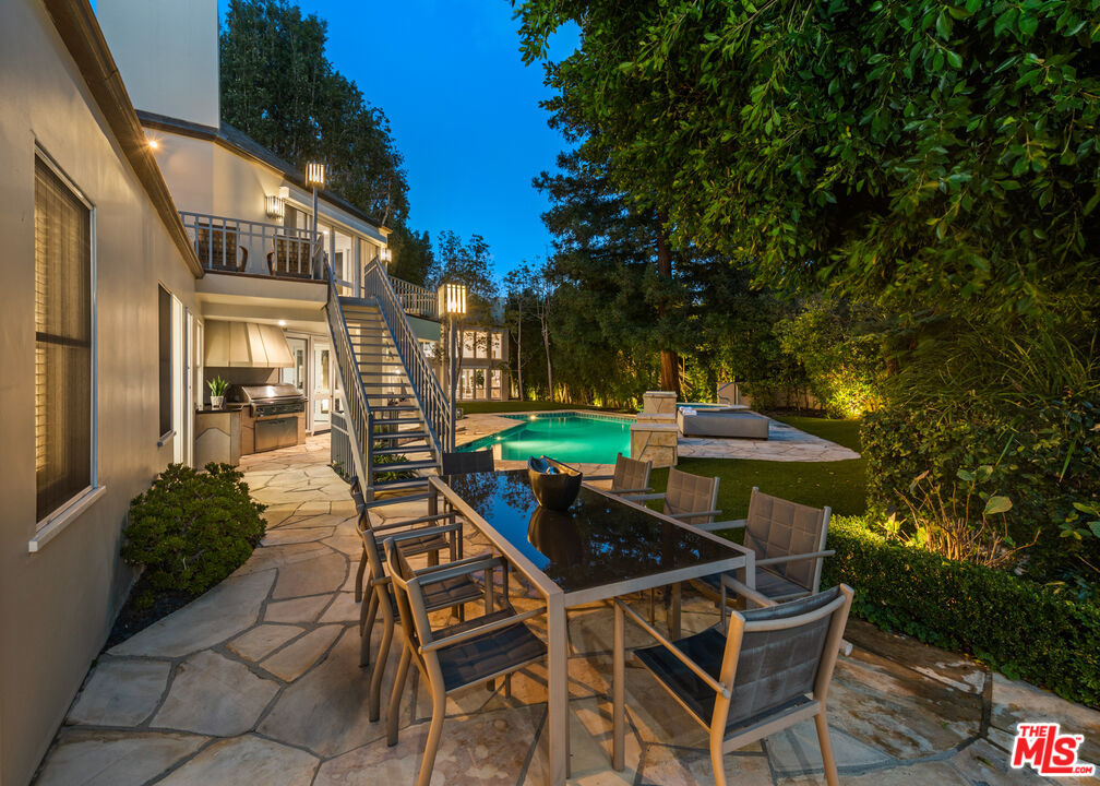 809 N. ALPINE DR, BEVERLY HILLS CA 90210