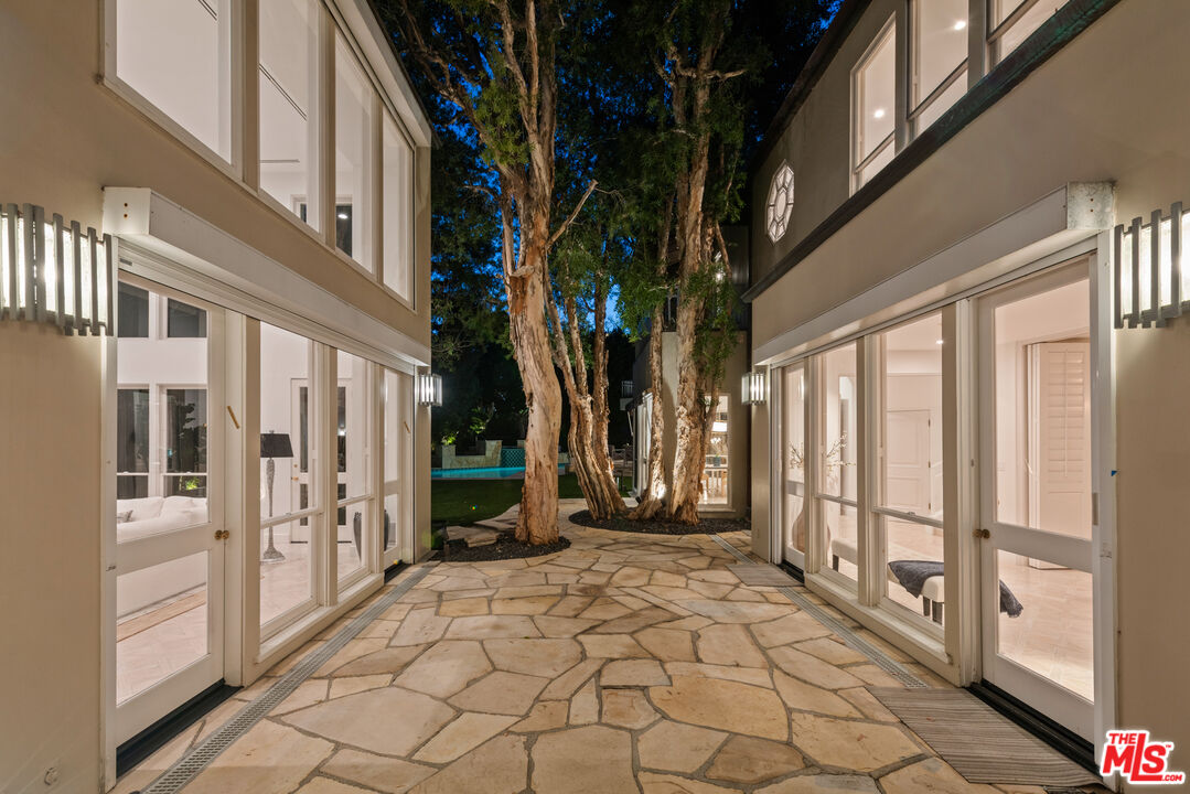 809 N. ALPINE DR, BEVERLY HILLS CA 90210