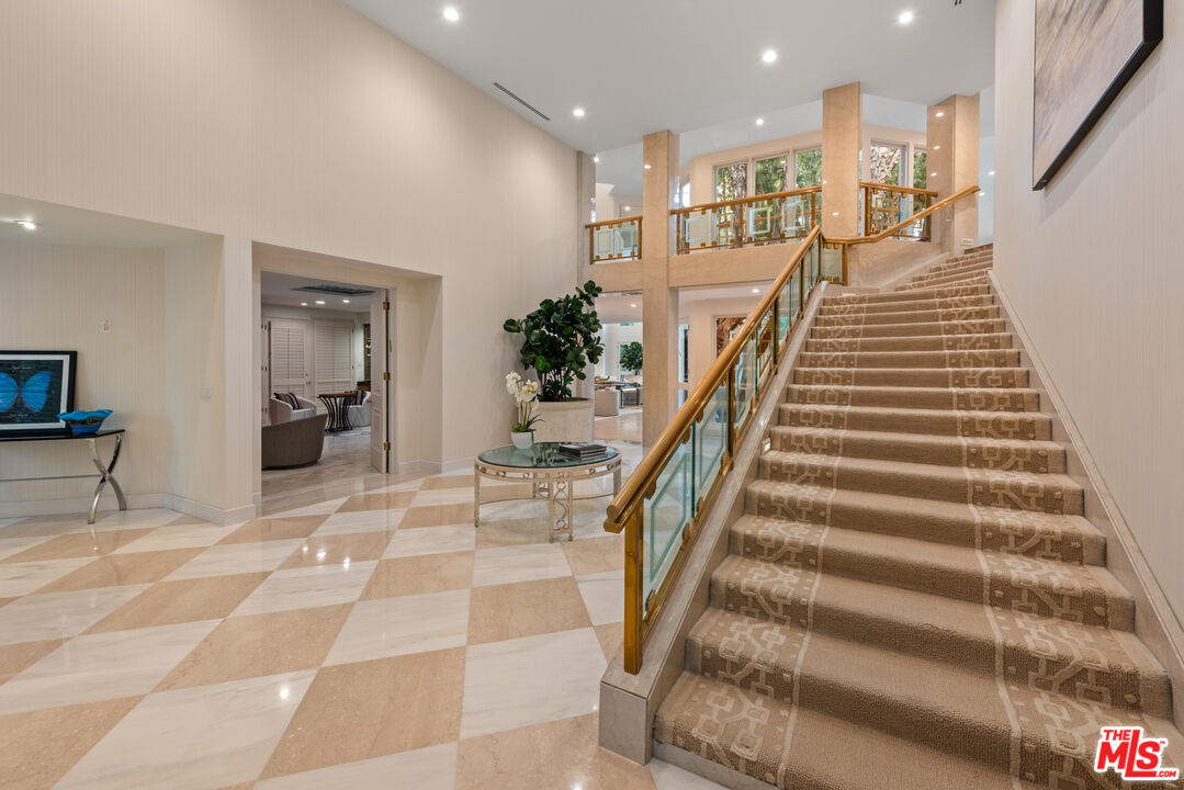 809 N. ALPINE DR, BEVERLY HILLS CA 90210