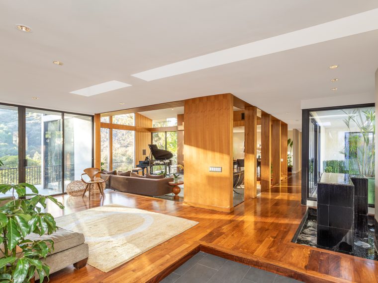 10553 Rocca PI., Los Angeles 90077