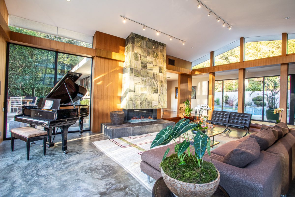 10553 Rocca PI., Los Angeles 90077