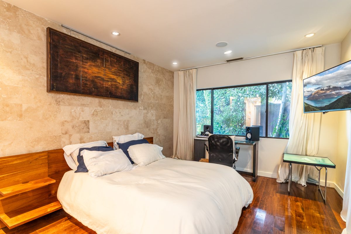 10553 Rocca PI., Los Angeles 90077