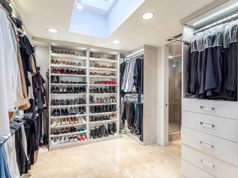 10553 Rocca PI., Los Angeles 90077