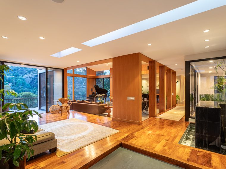 10553 Rocca PI., Los Angeles 90077