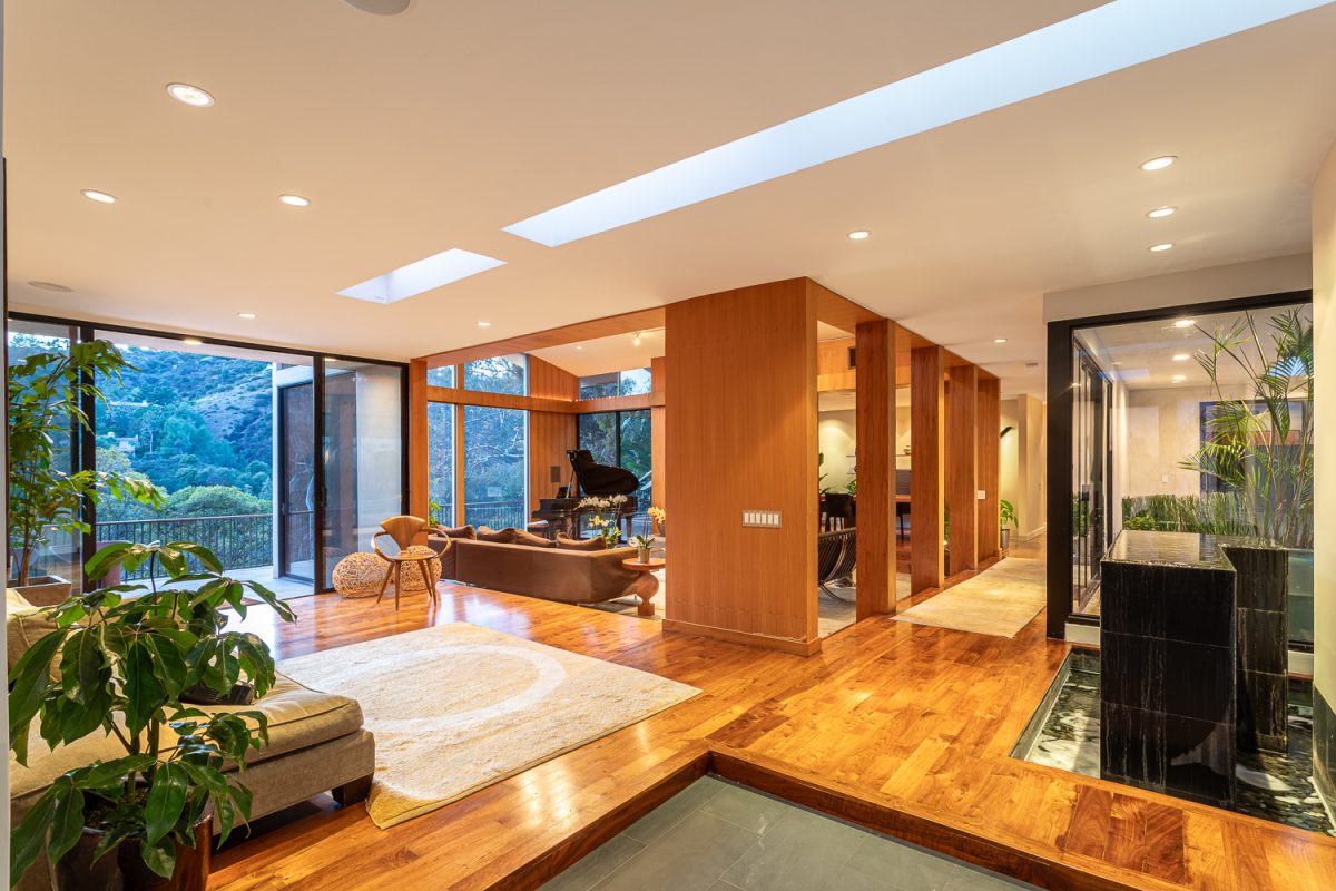 10553 Rocca PI., Los Angeles 90077